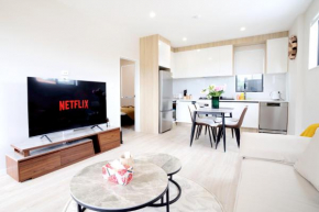 4 bedrooms Retreat with Netflix with Prime Location